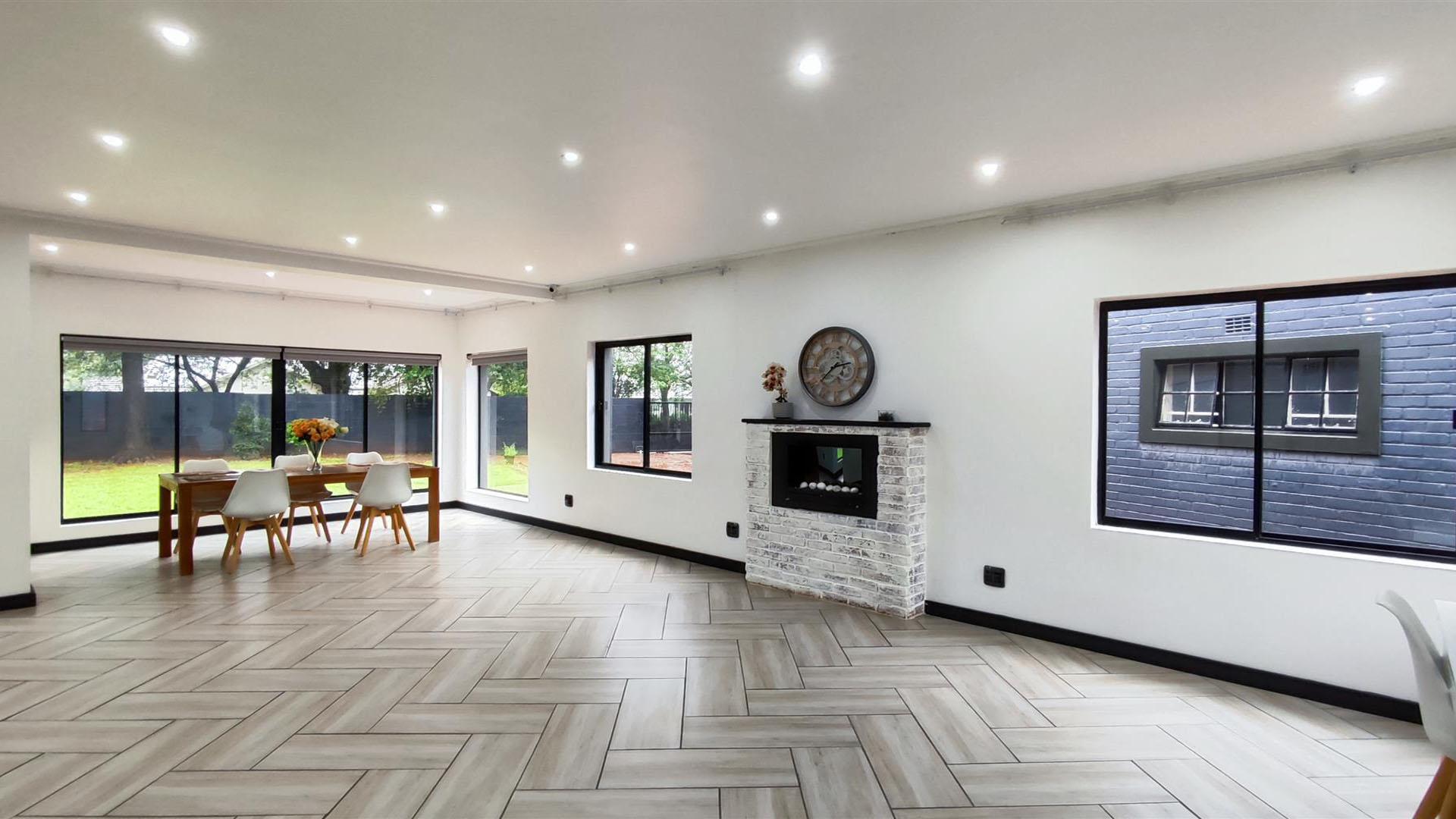 Spaces - 107 square meters of property in Rynfield