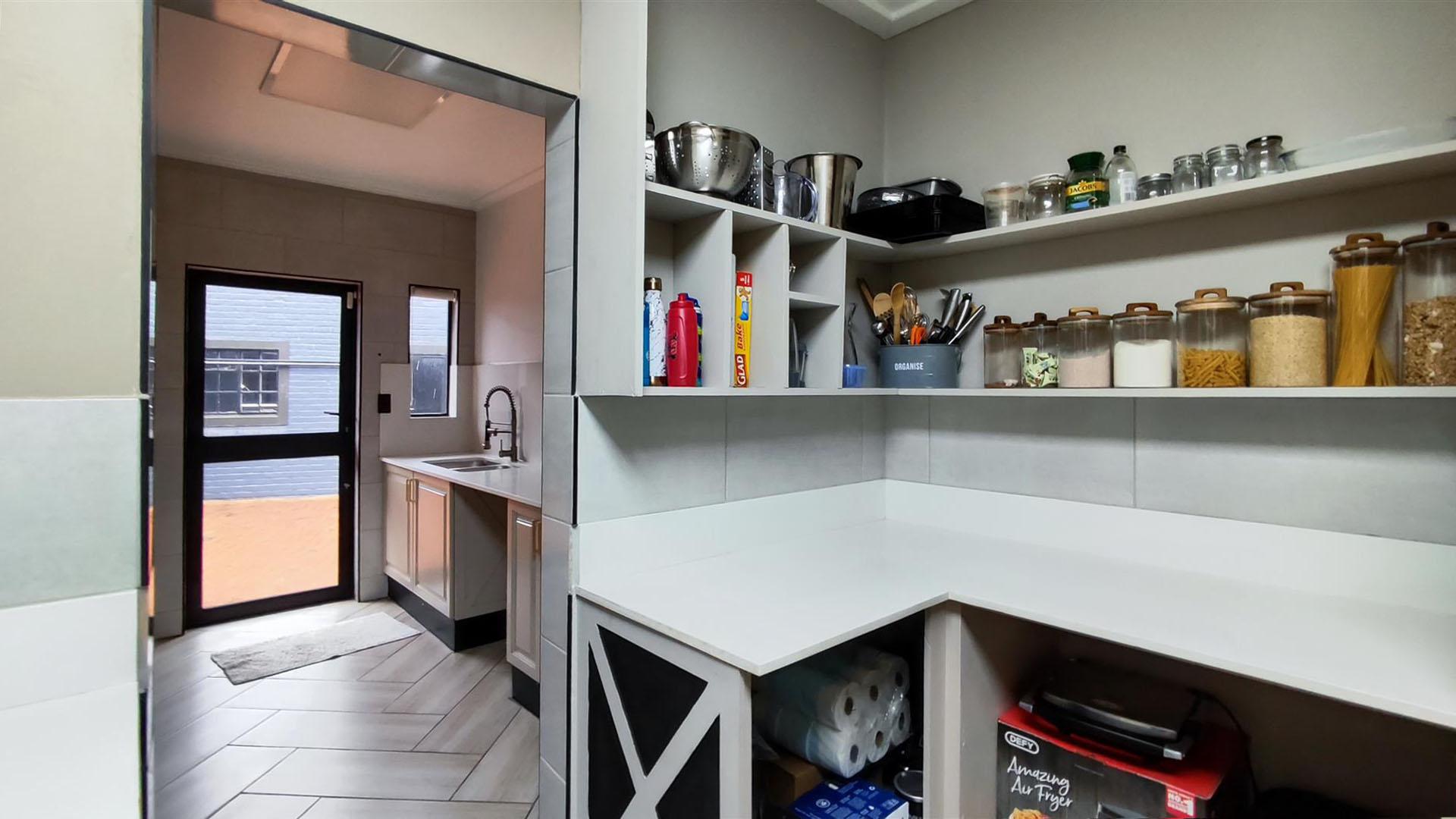 Spaces - 107 square meters of property in Rynfield