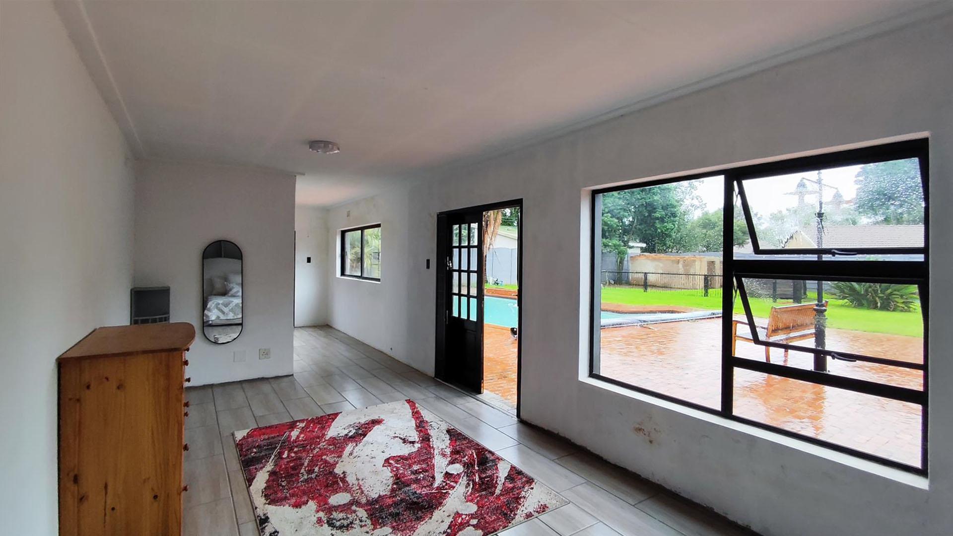 Spaces - 107 square meters of property in Rynfield