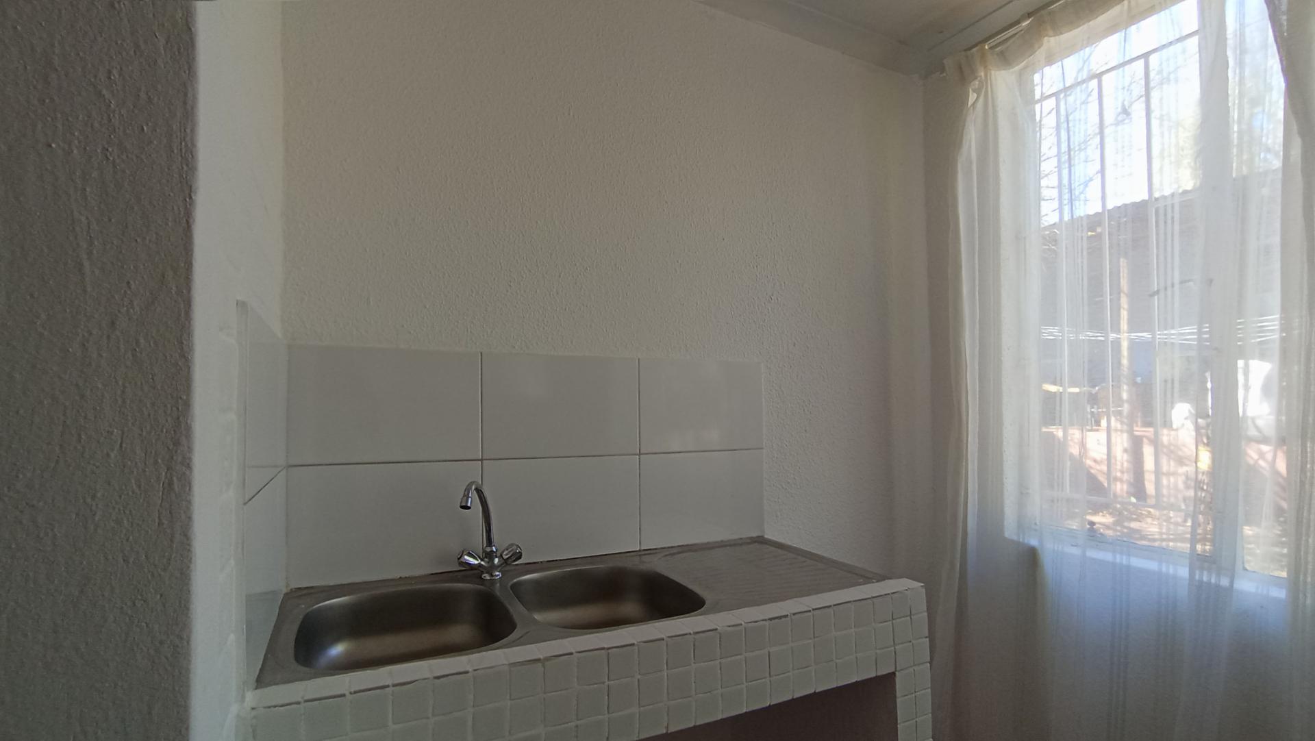 Bed Room 2 - 21 square meters of property in Kensington - JHB