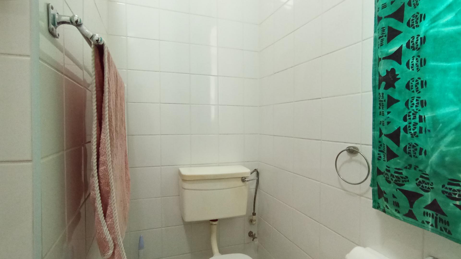 Bathroom 1 - 11 square meters of property in Kensington - JHB