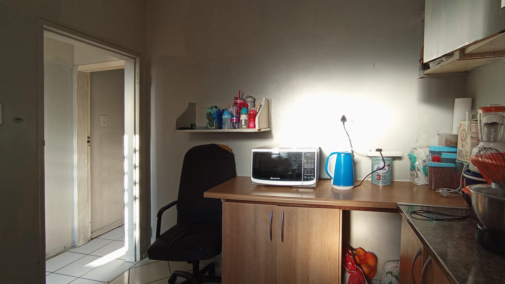 Kitchen - 10 square meters of property in Muckleneuk