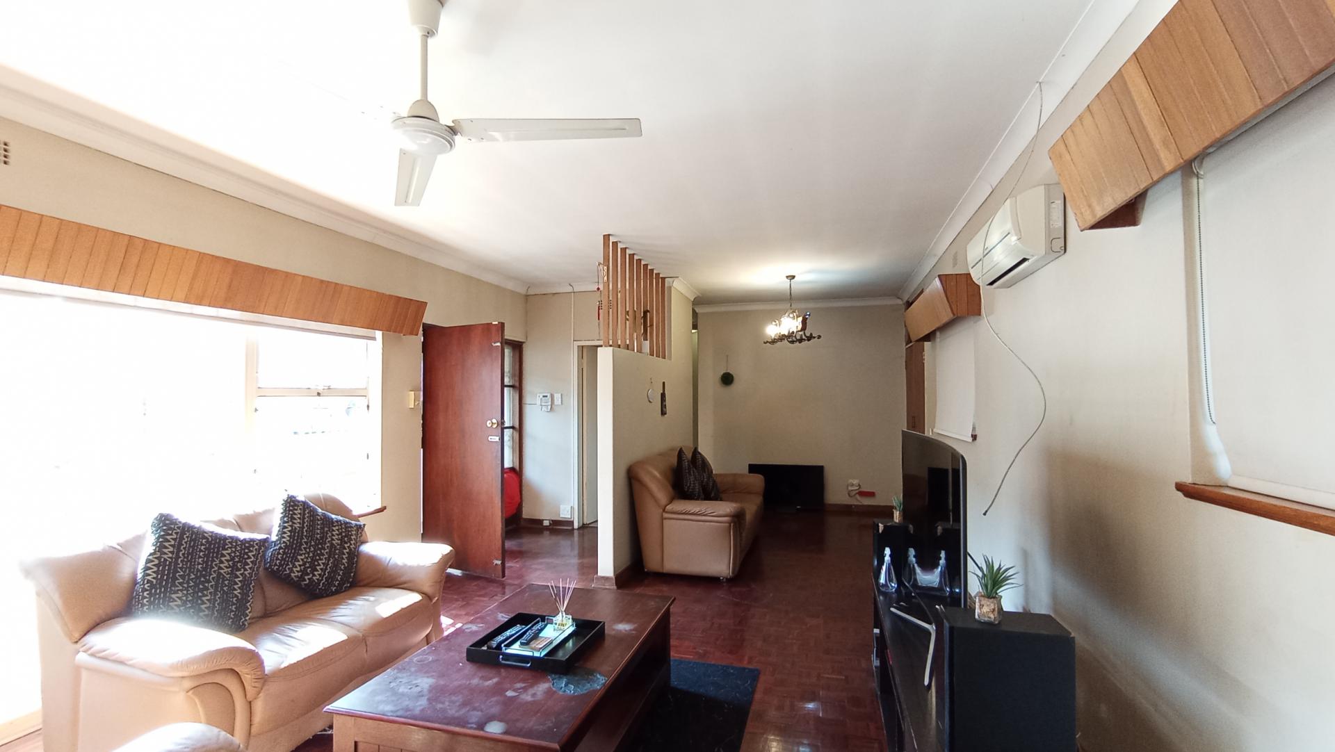 Lounges - 37 square meters of property in Kensington - JHB