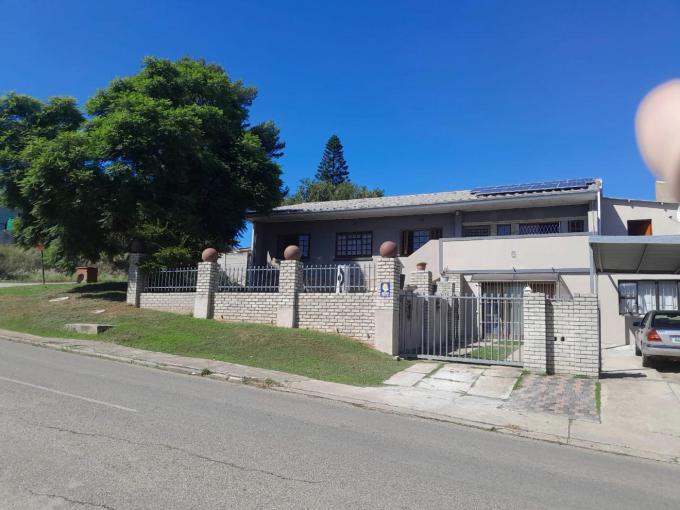 4 Bedroom Freehold Residence for Sale For Sale in Uitenhage - Home Sell - MR673967
