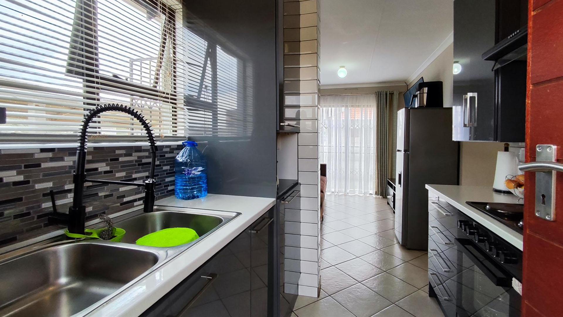 Kitchen - 7 square meters of property in Alliance