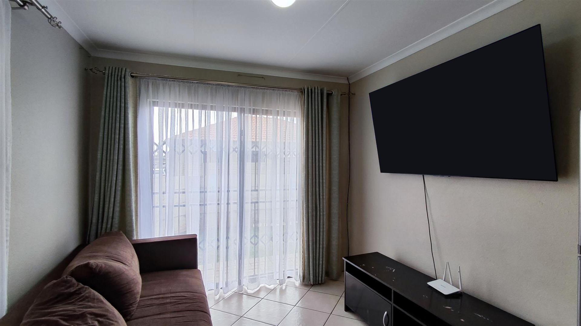 Lounges - 9 square meters of property in Alliance