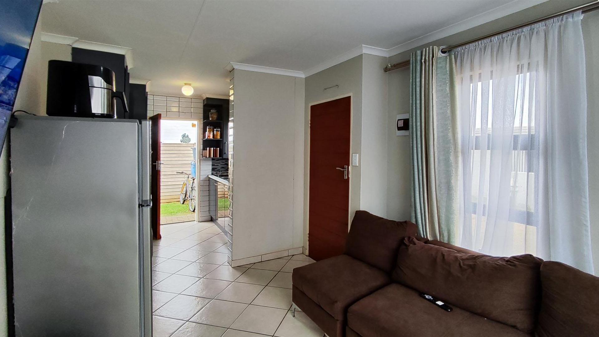 Lounges - 9 square meters of property in Alliance