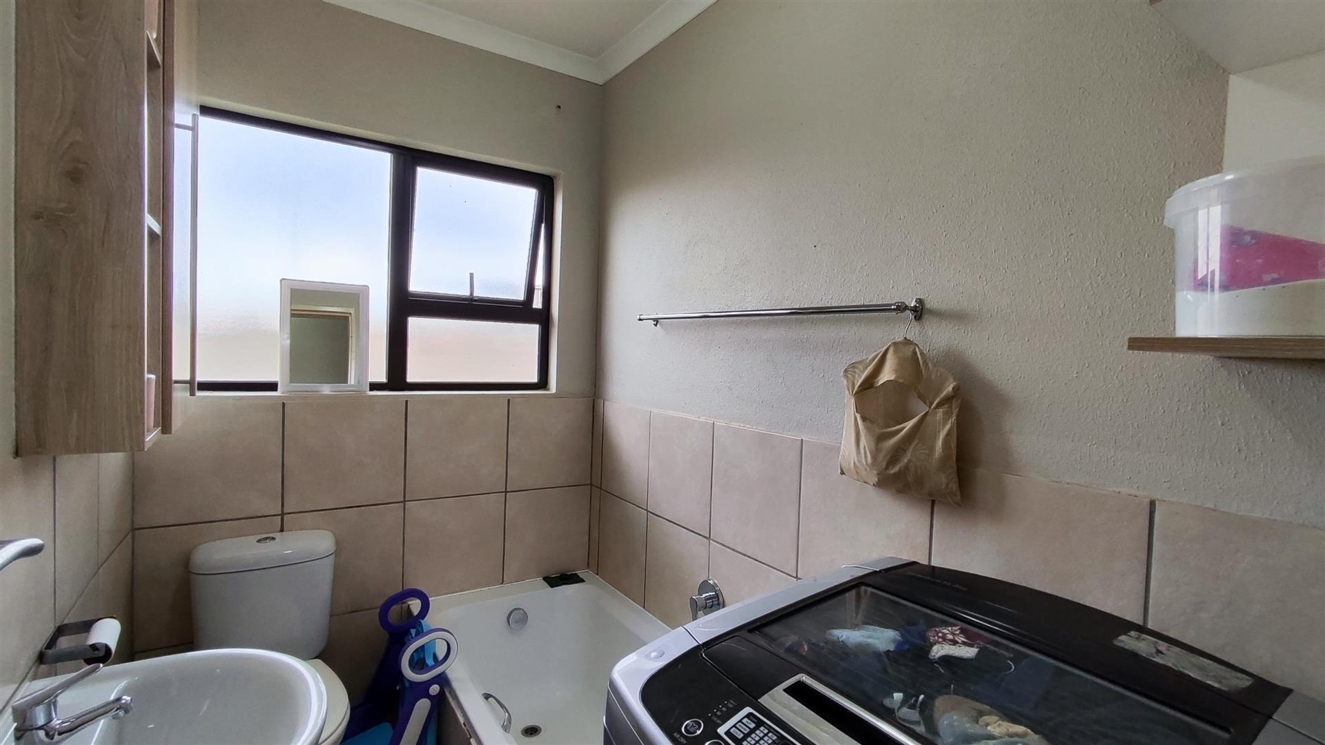 Bathroom 1 - 4 square meters of property in Alliance