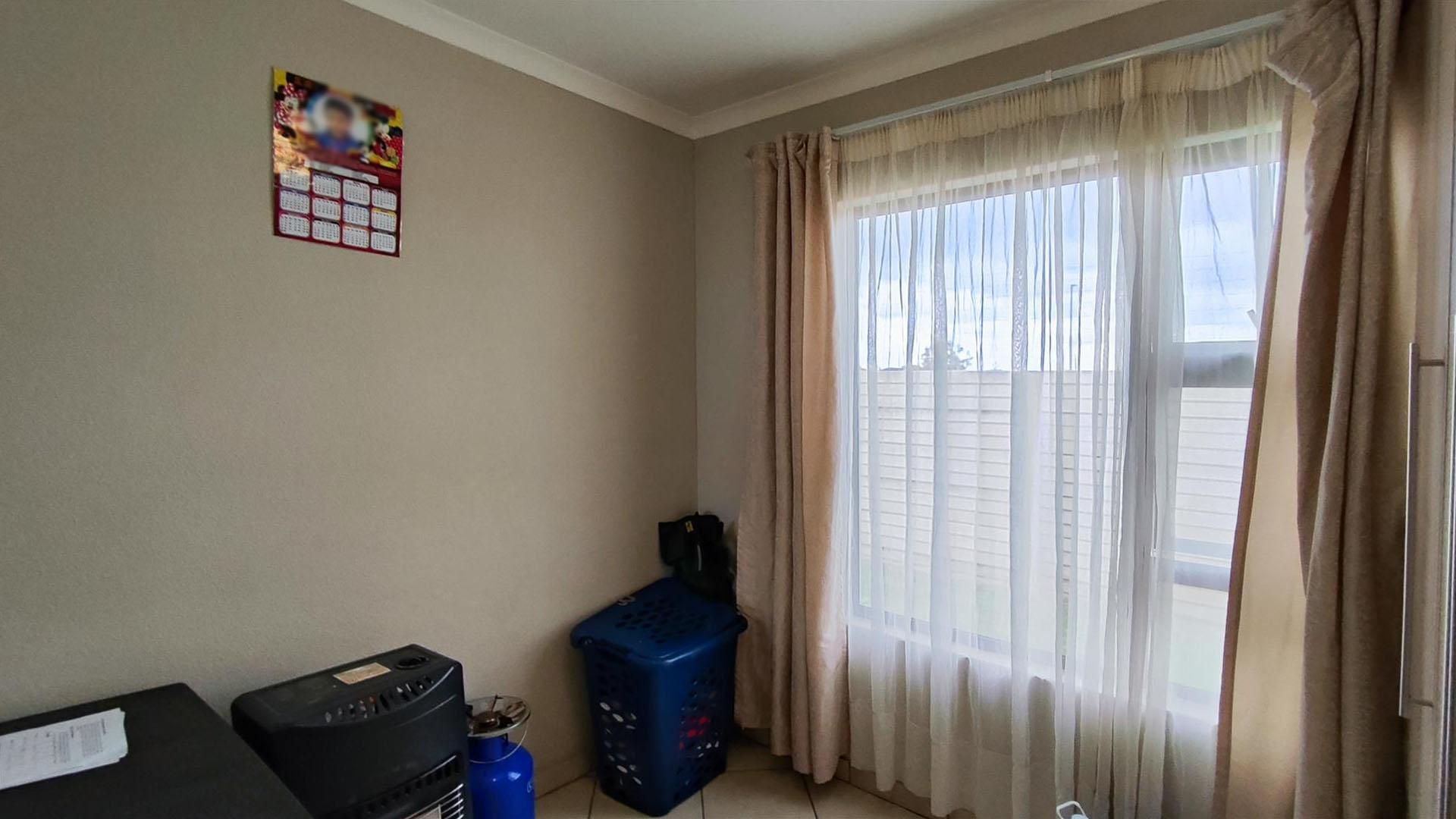 Bed Room 1 - 7 square meters of property in Alliance