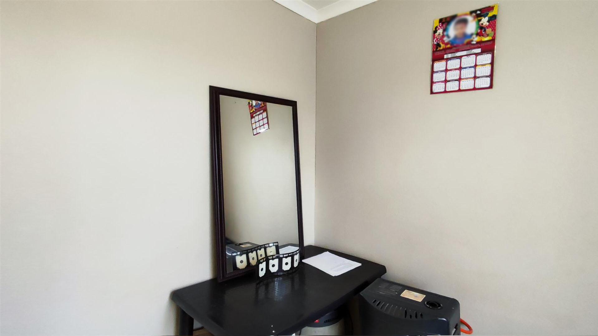 Bed Room 1 - 7 square meters of property in Alliance