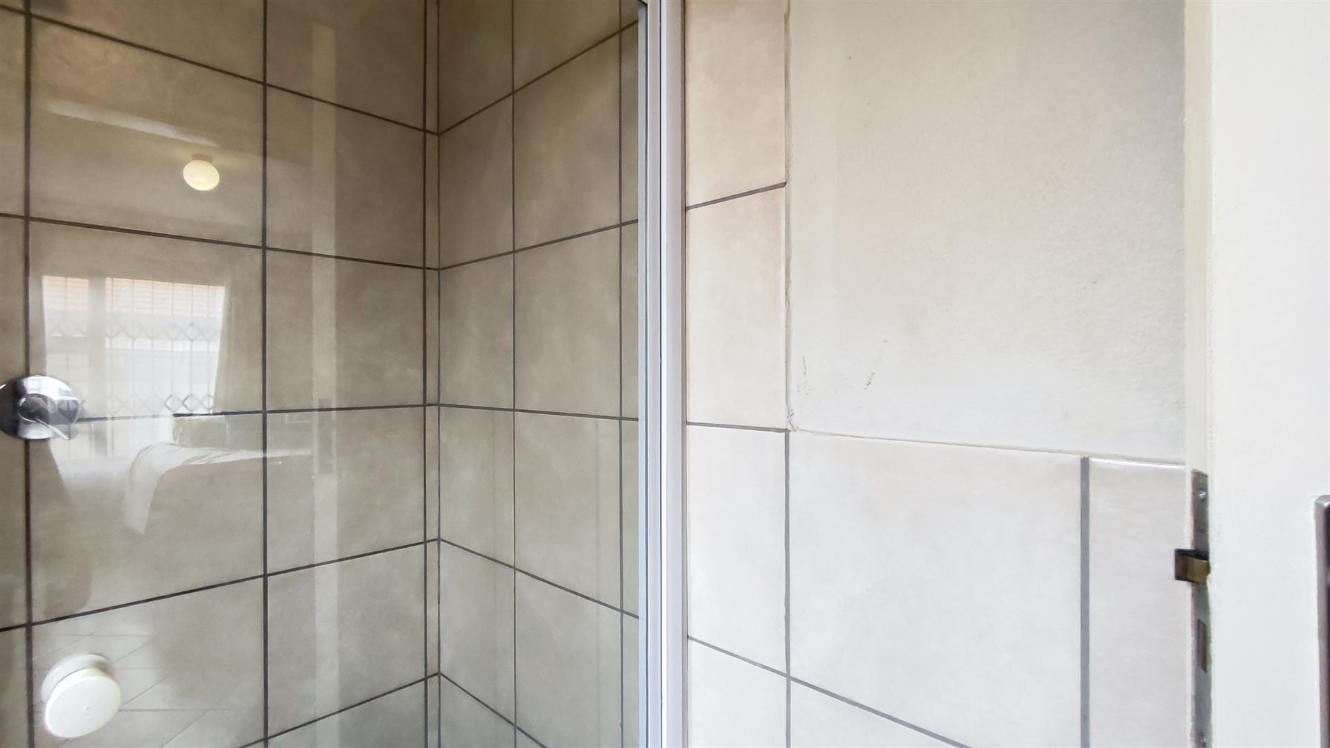 Main Bathroom - 4 square meters of property in Alliance