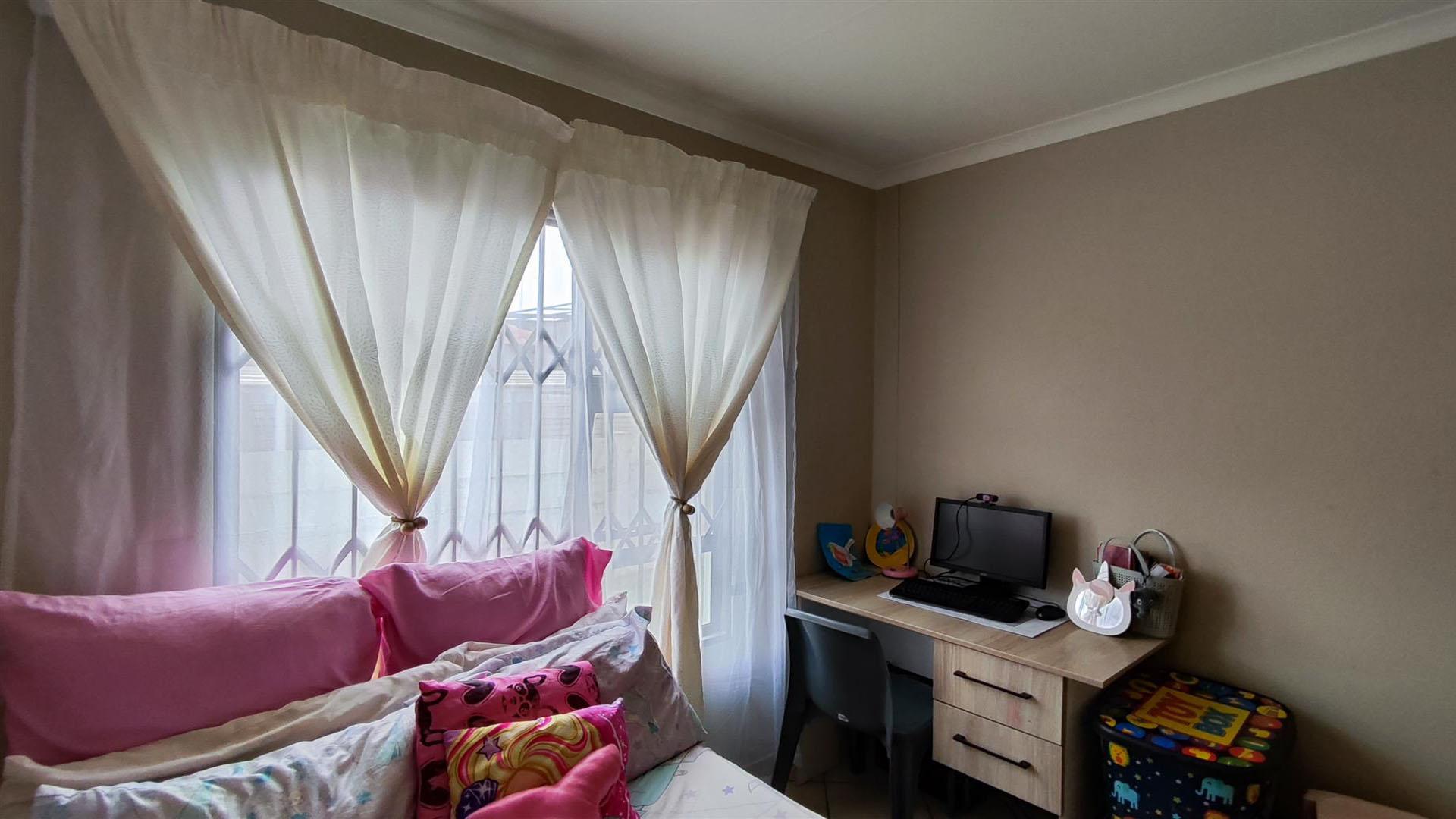 Bed Room 2 - 10 square meters of property in Alliance