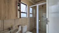 Main Bathroom of property in Alliance