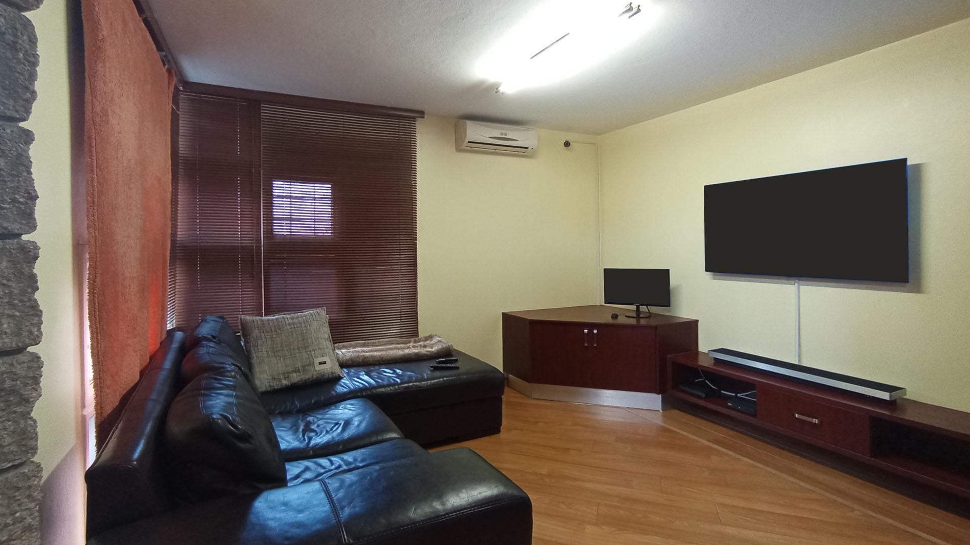 Lounges - 75 square meters of property in Faerie Glen
