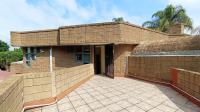 Balcony - 140 square meters of property in Faerie Glen