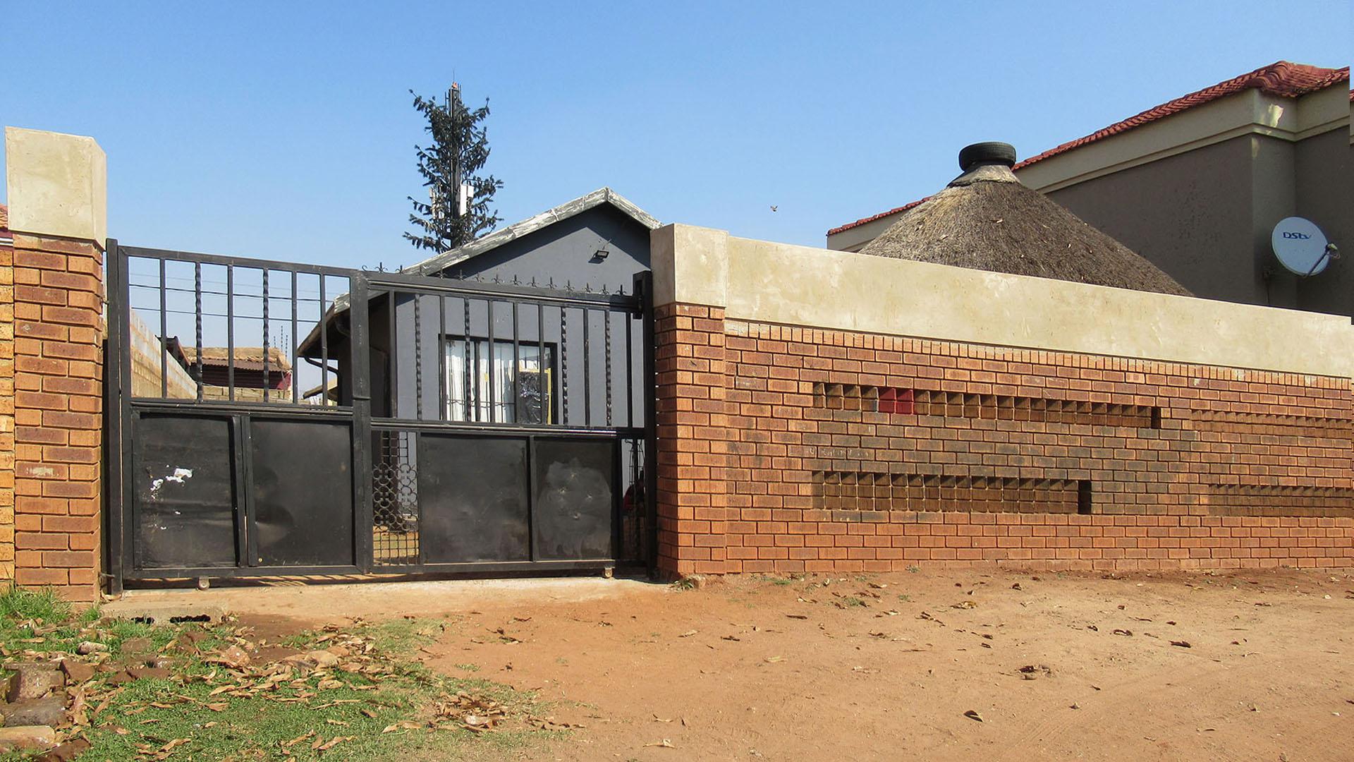 Front View of property in Protea Glen