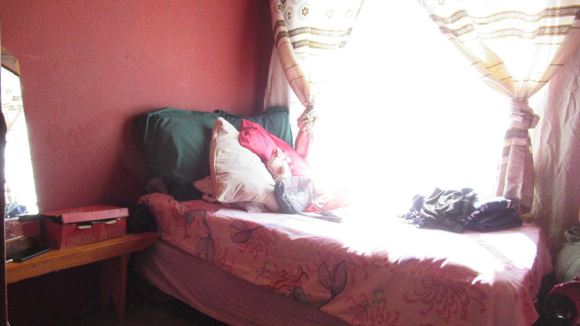 Bed Room 1 - 7 square meters of property in Protea Glen