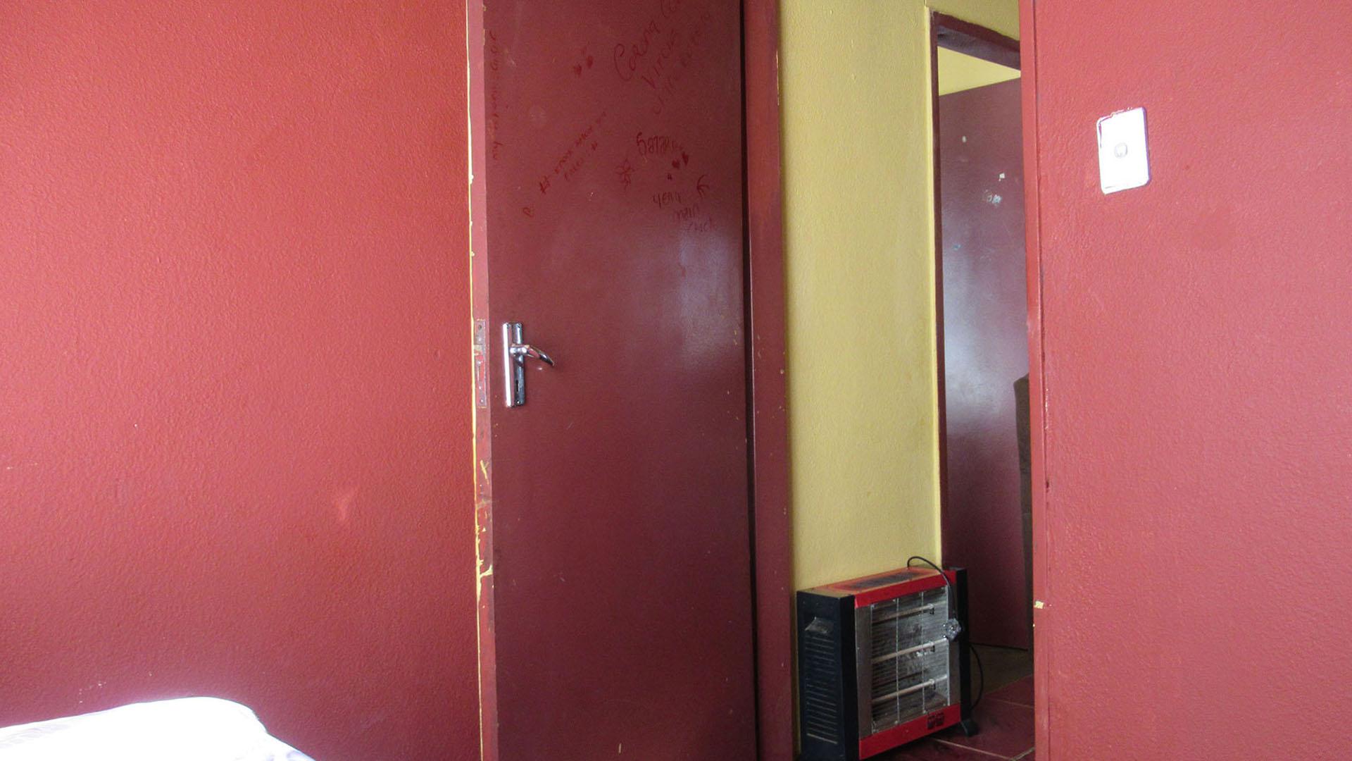 Bed Room 1 - 7 square meters of property in Protea Glen