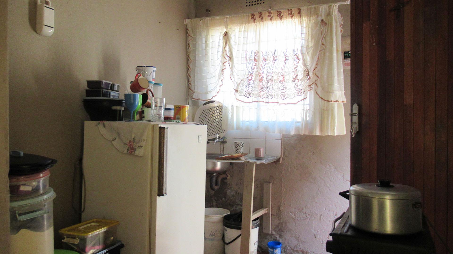 Kitchen - 5 square meters of property in Protea Glen