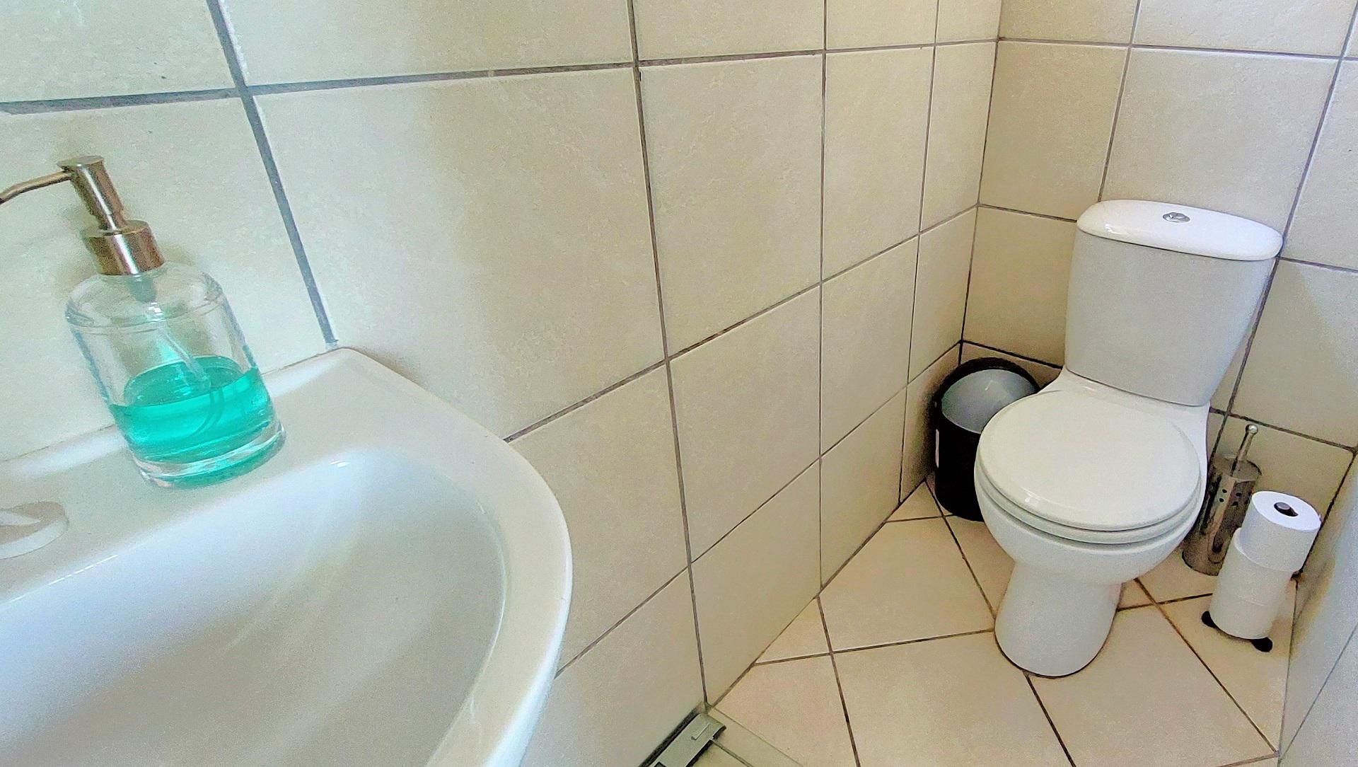 Bathroom 1 of property in Strand