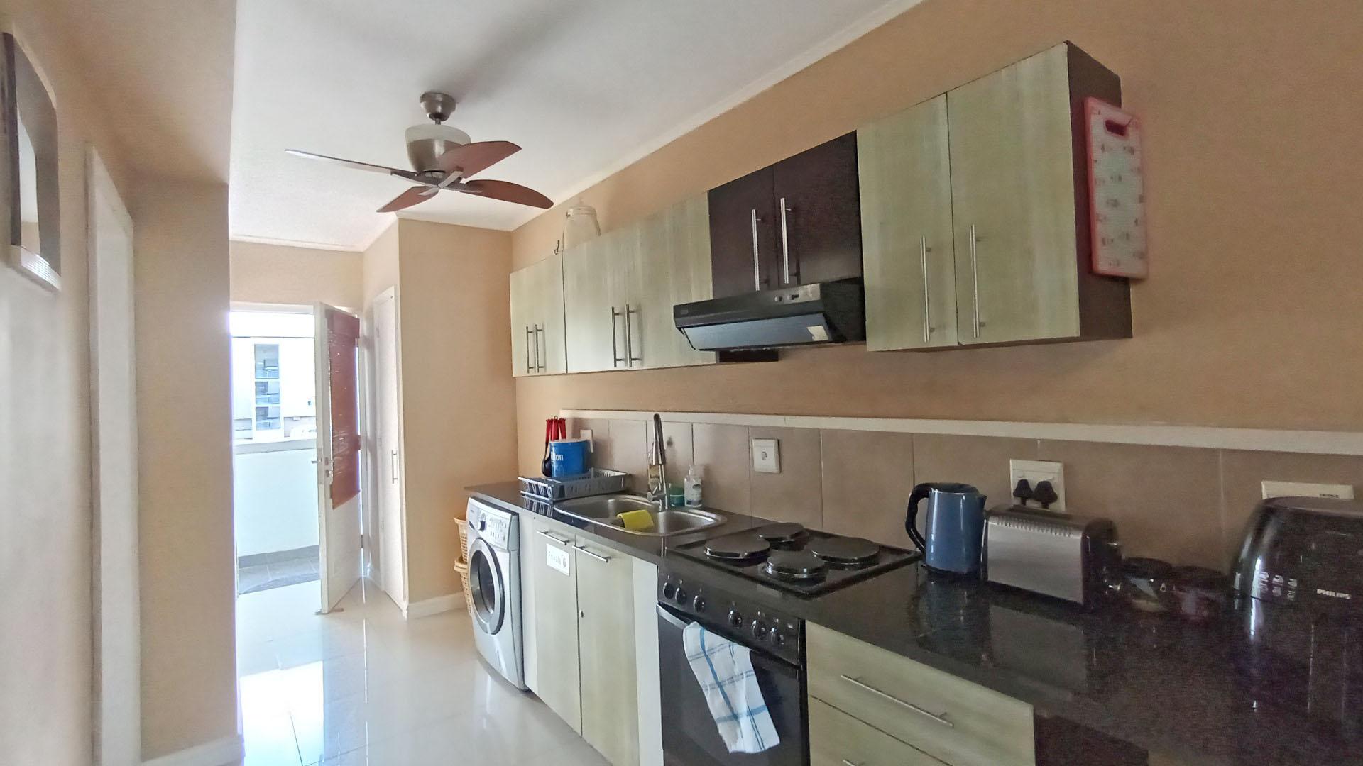 Kitchen - 16 square meters of property in Umhlanga Rocks