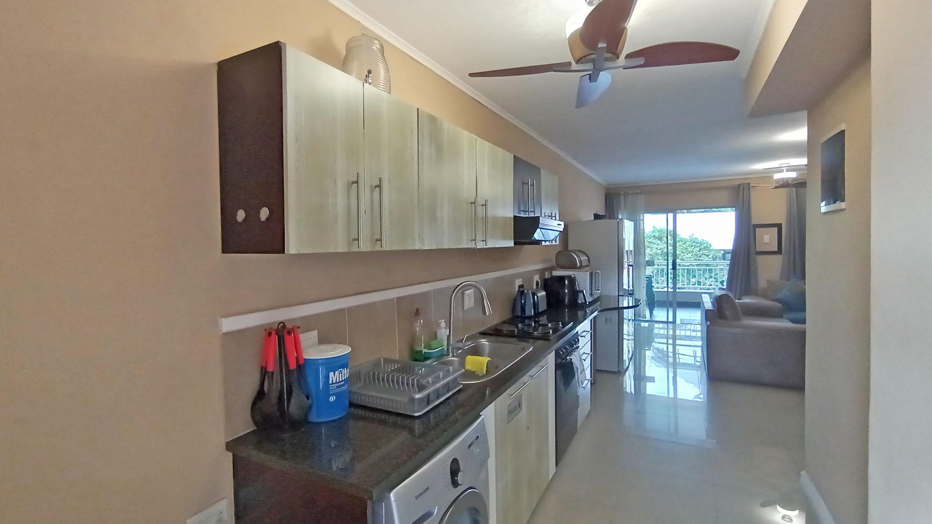 Kitchen - 16 square meters of property in Umhlanga Rocks