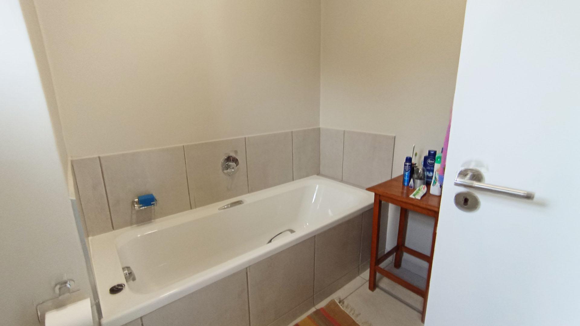 Bathroom 1 - 5 square meters of property in Waterfall
