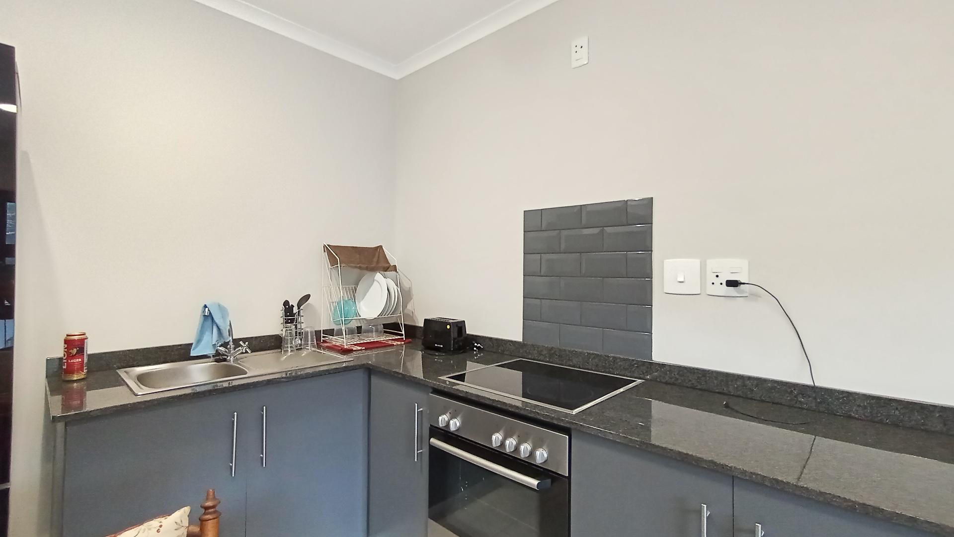 Kitchen - 9 square meters of property in Waterfall