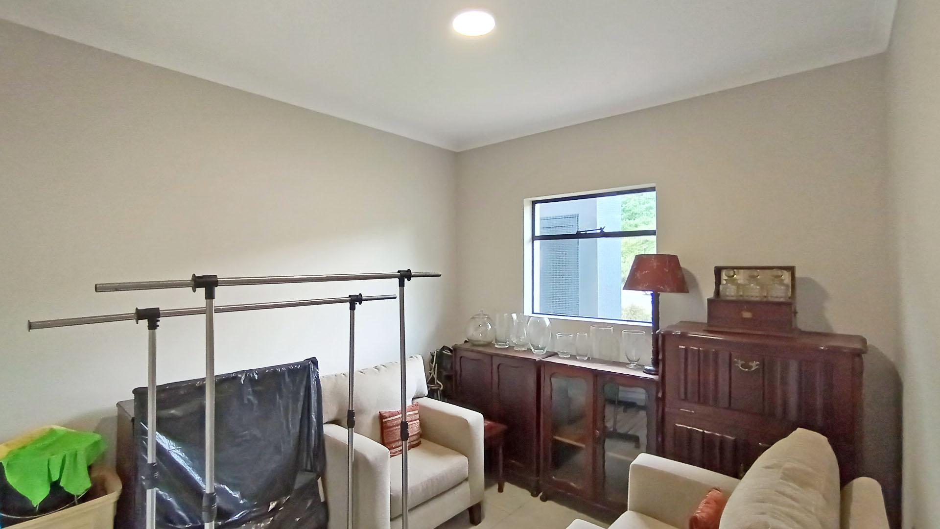 Bed Room 2 - 12 square meters of property in Waterfall