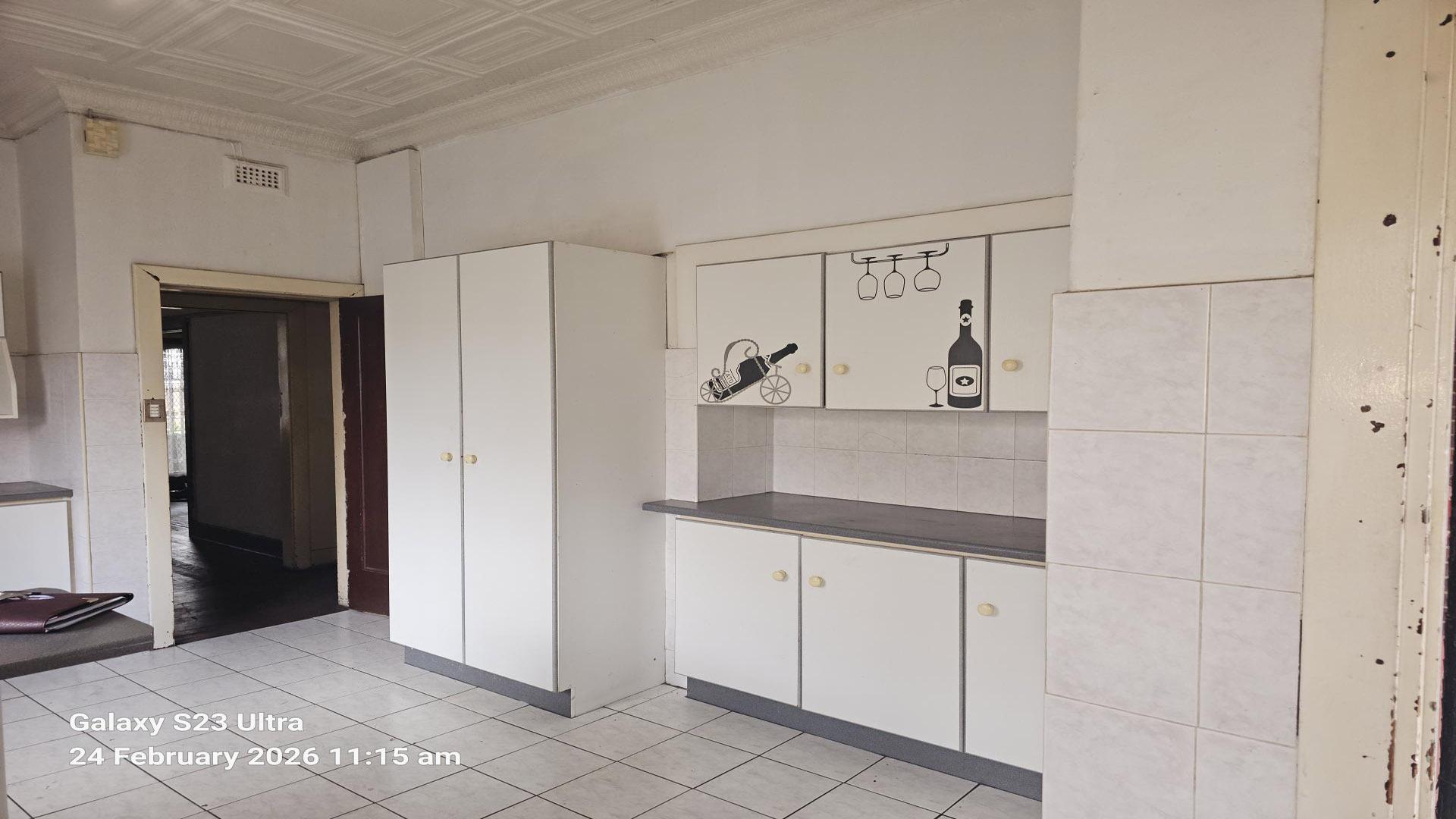 Kitchen of property in Townsview