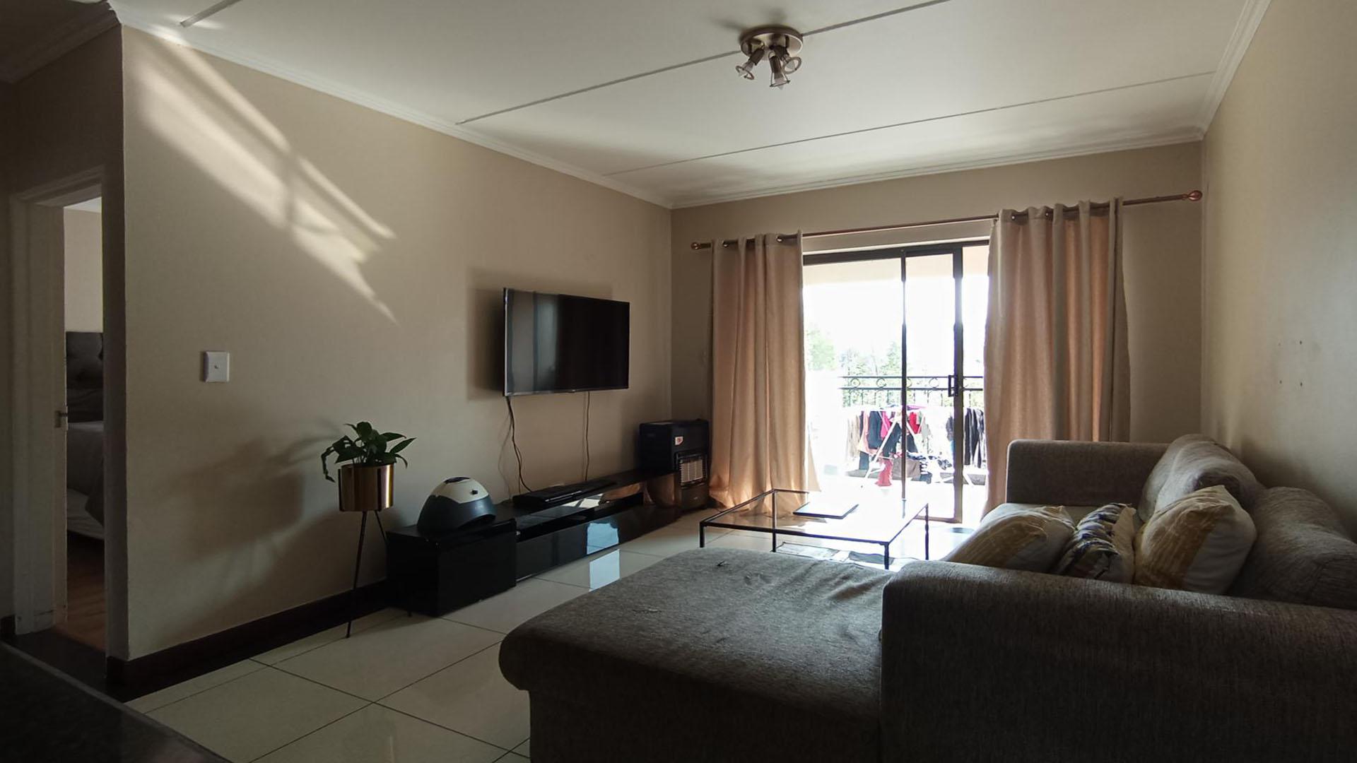 Lounges - 17 square meters of property in Noordwyk