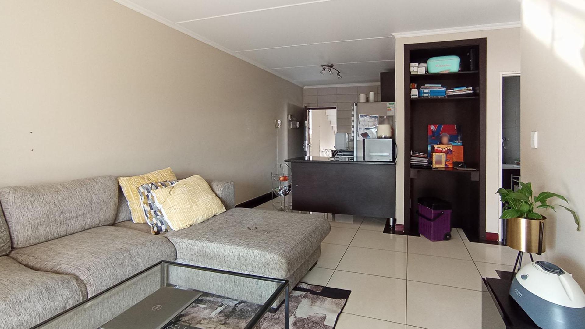 Lounges - 17 square meters of property in Noordwyk