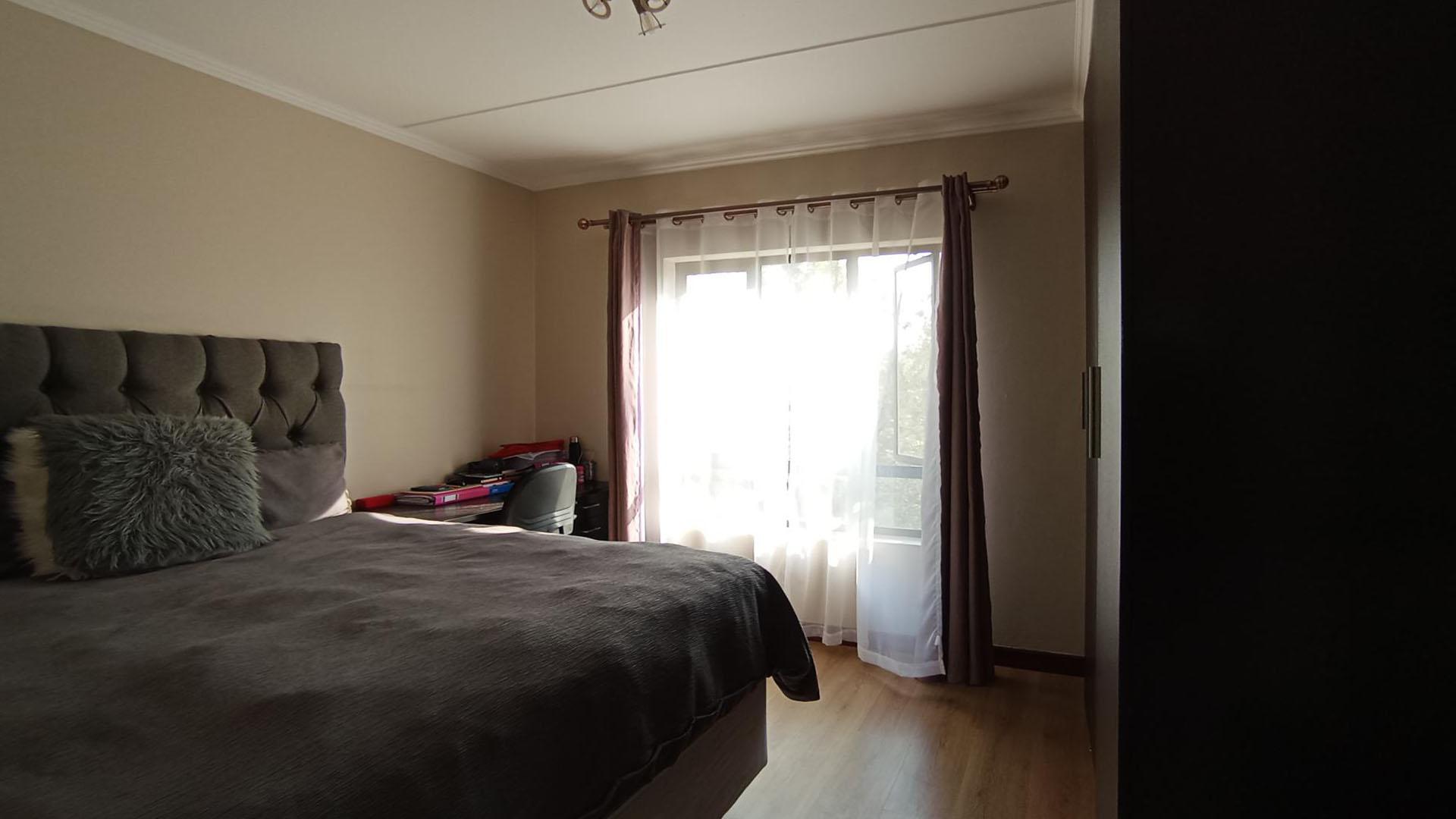 Bed Room 1 - 14 square meters of property in Noordwyk