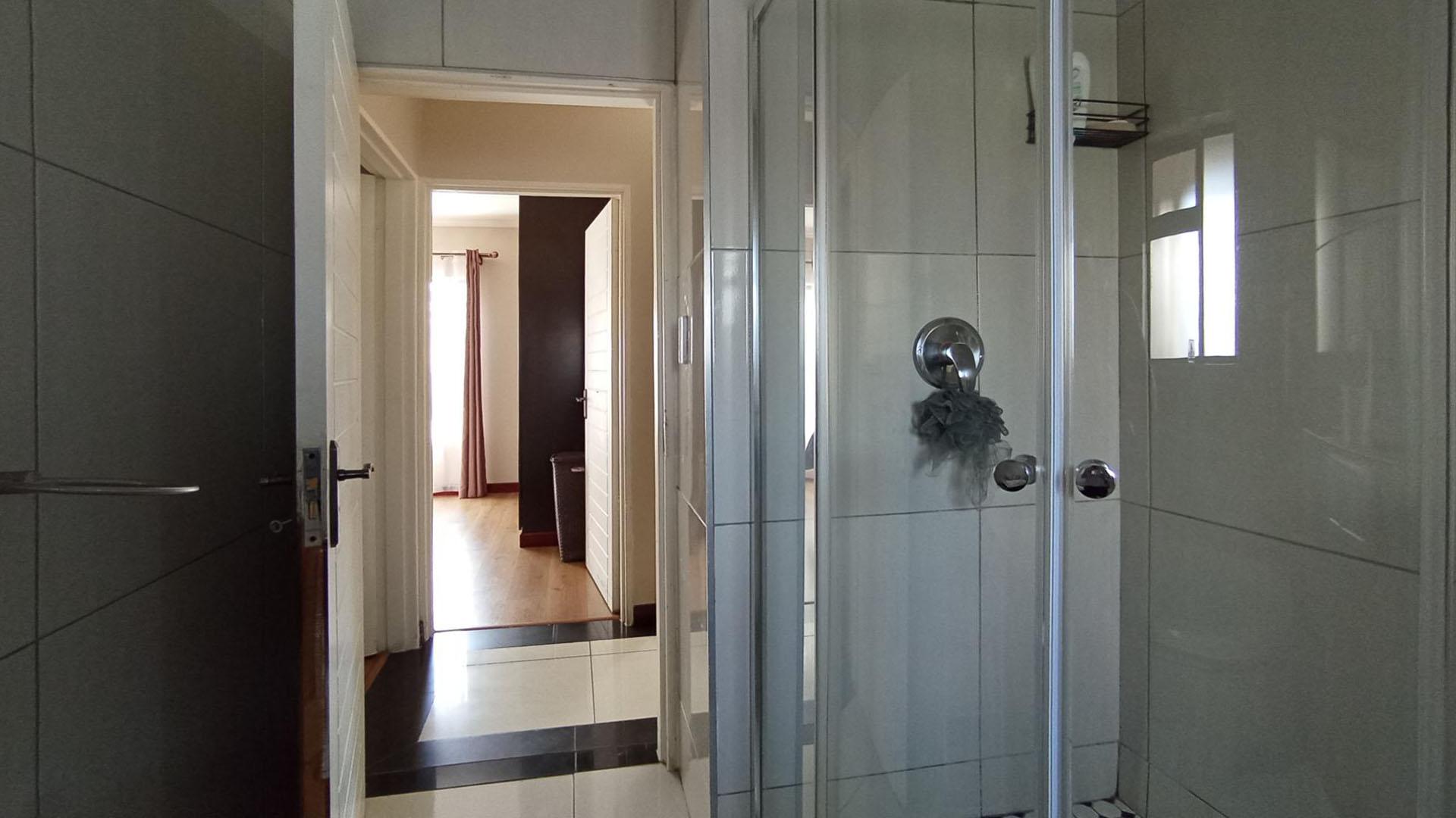 Bathroom 1 - 7 square meters of property in Noordwyk