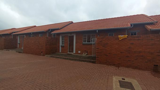 2 Bedroom Sectional Title for Sale For Sale in Monavoni - Home Sell - MR673985
