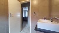 Bathroom 1 - 5 square meters of property in Monavoni