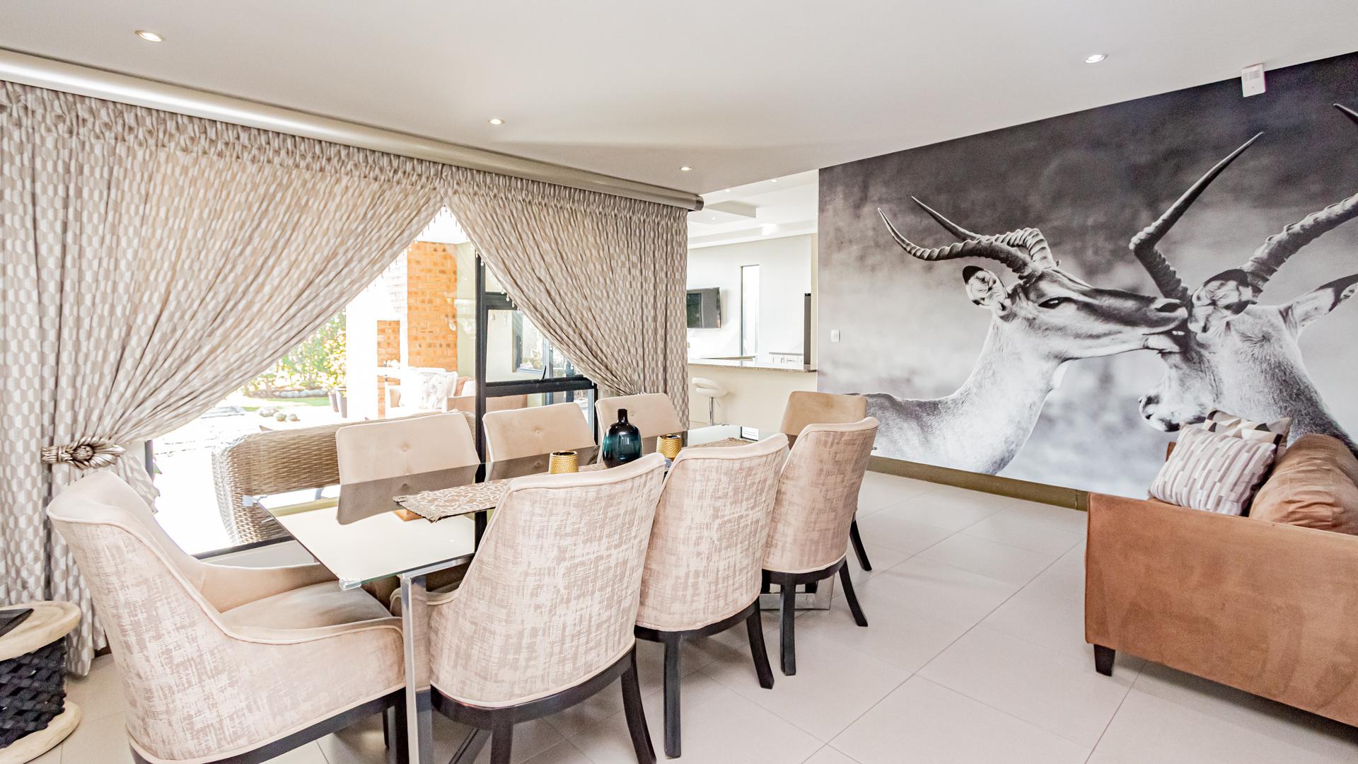 Dining Room of property in Copperleaf Golf and Country Estate