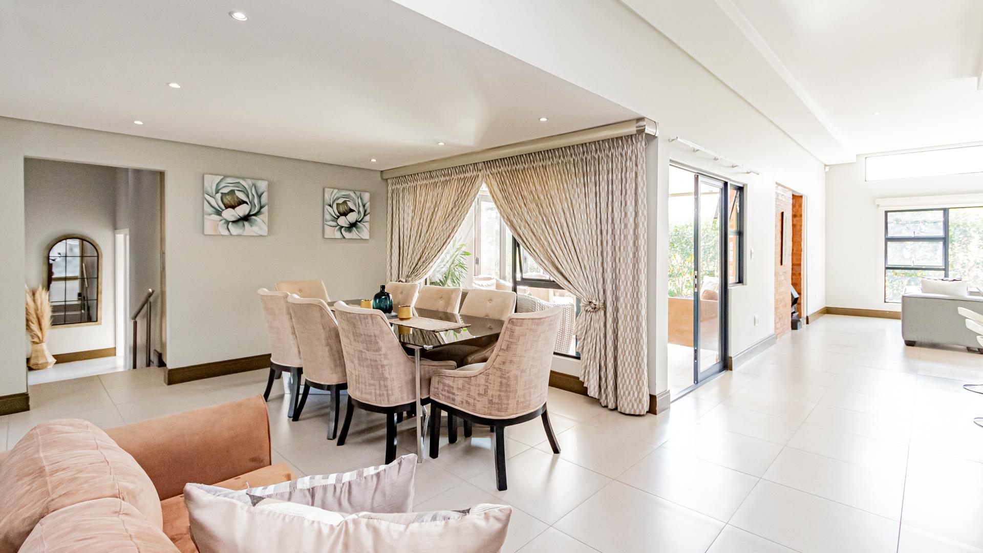 Dining Room of property in Copperleaf Golf and Country Estate