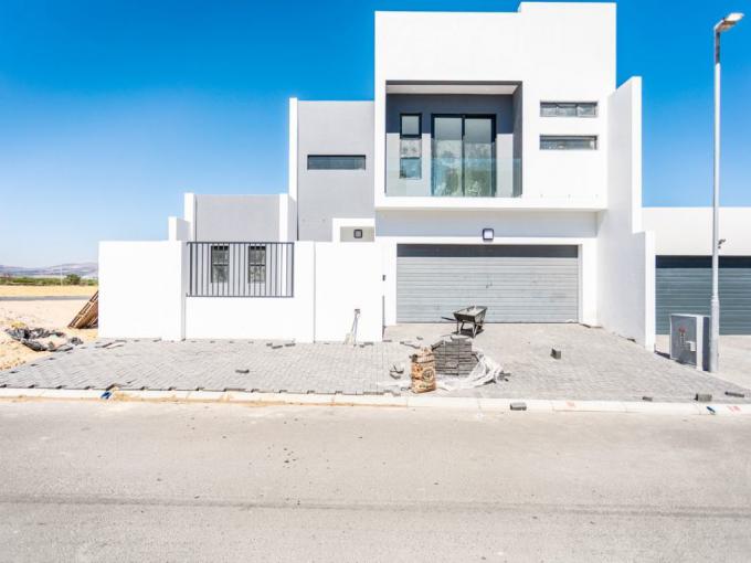 4 Bedroom House for Sale For Sale in The Sandown - MR674008
