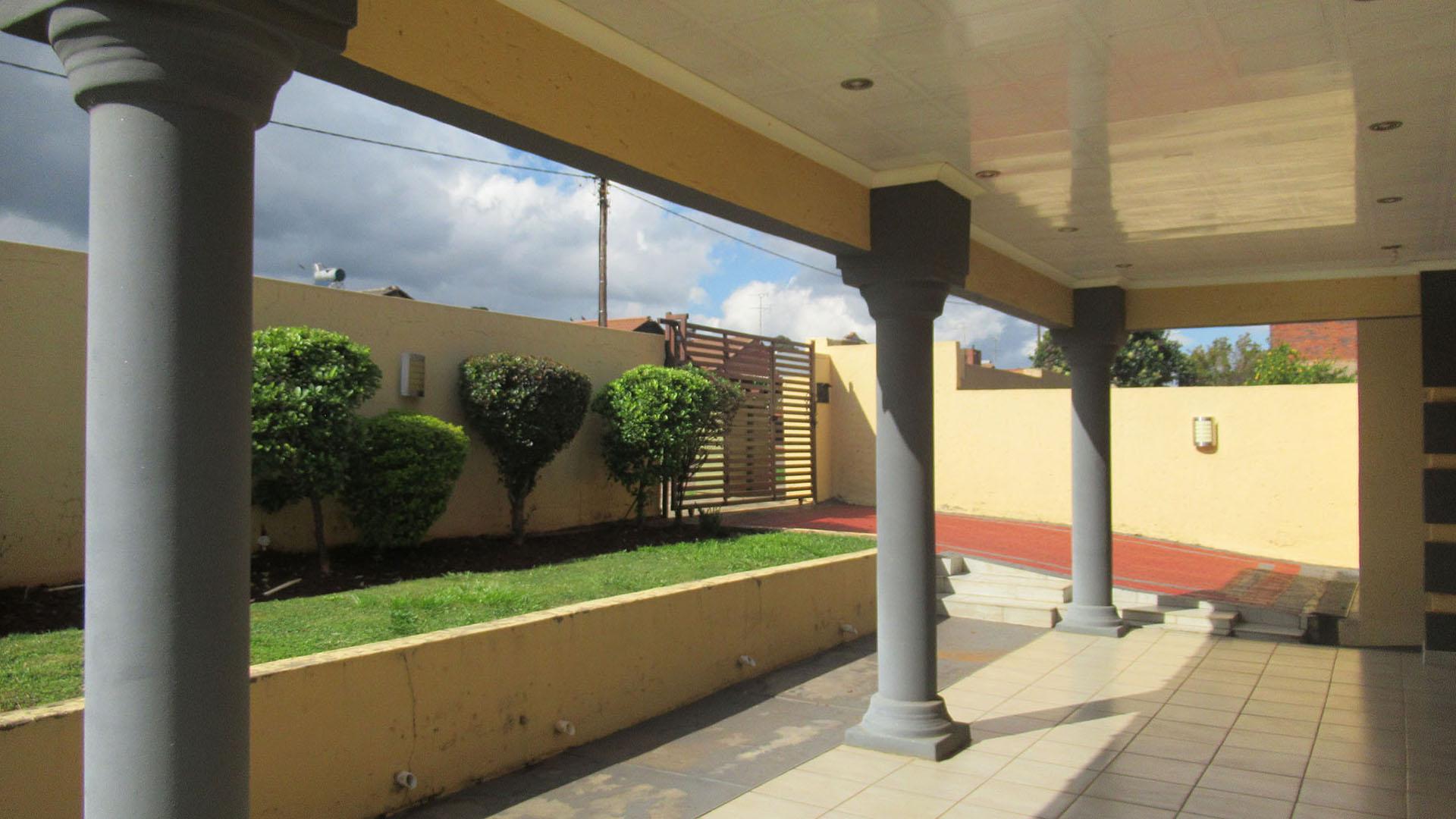 Patio - 25 square meters of property in Ennerdale