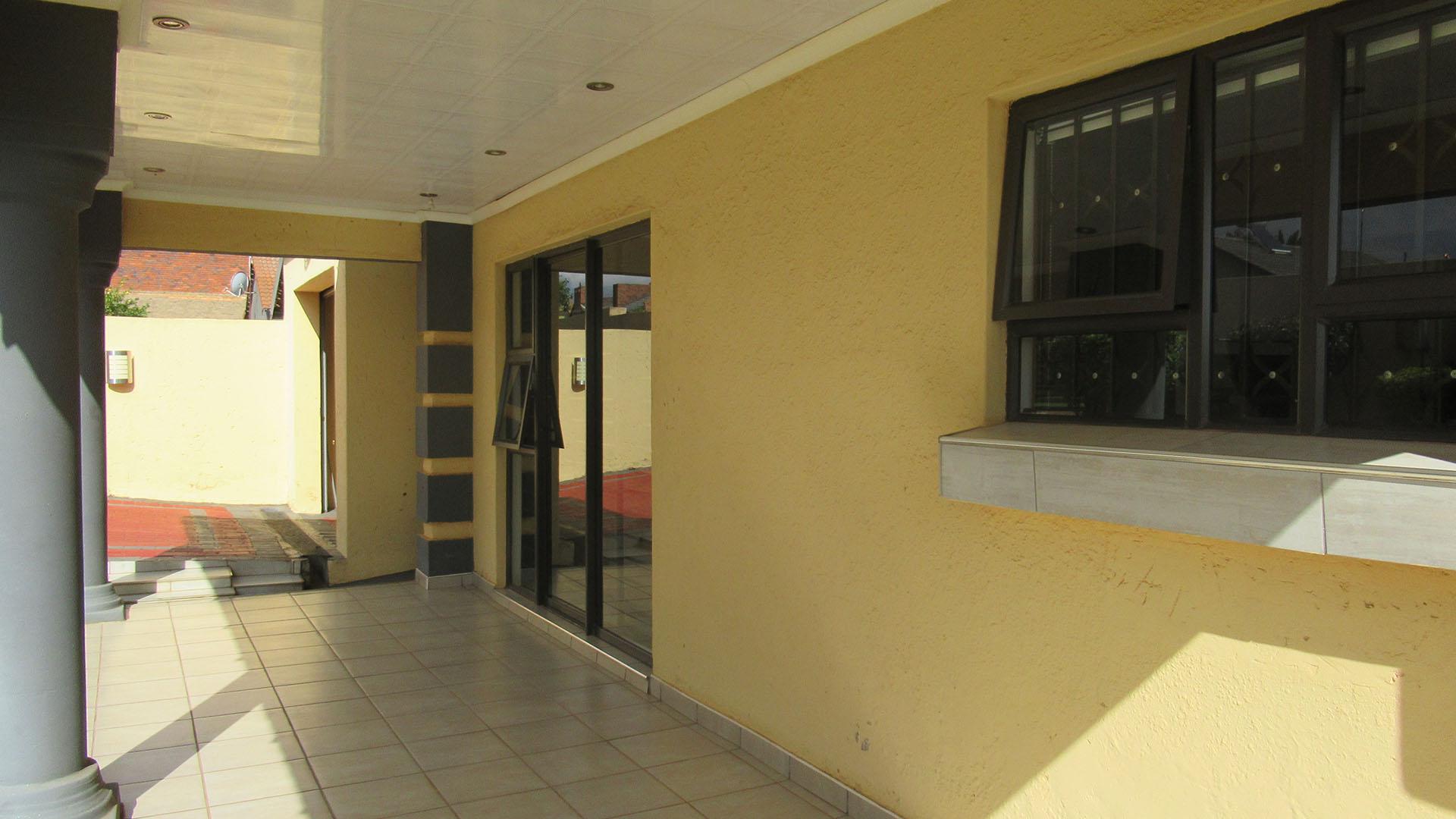 Patio - 25 square meters of property in Ennerdale