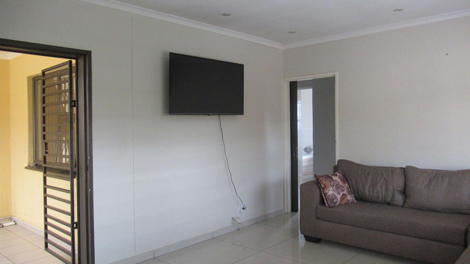 Lounges - 18 square meters of property in Ennerdale