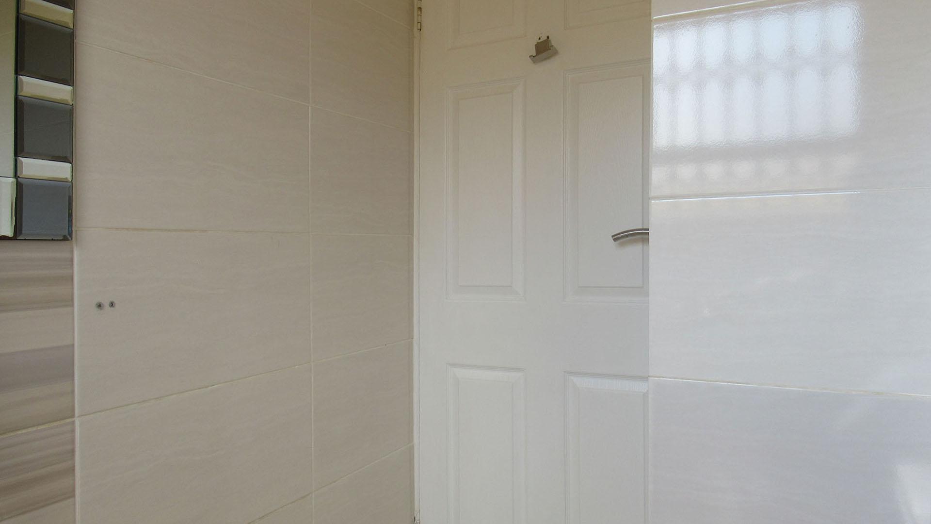 Bathroom 1 - 4 square meters of property in Ennerdale