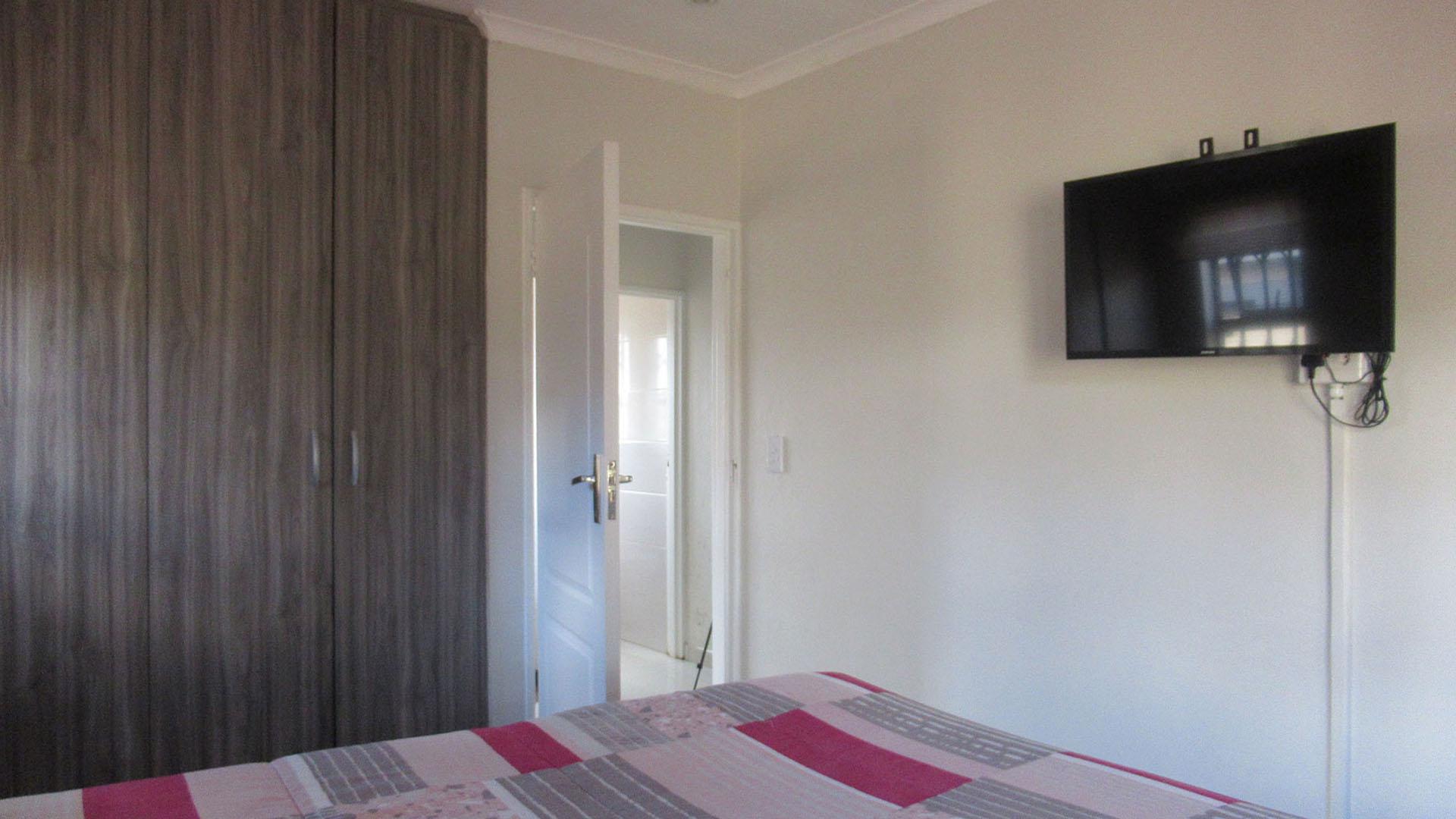 Bed Room 1 - 12 square meters of property in Ennerdale