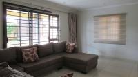 Lounges - 18 square meters of property in Ennerdale
