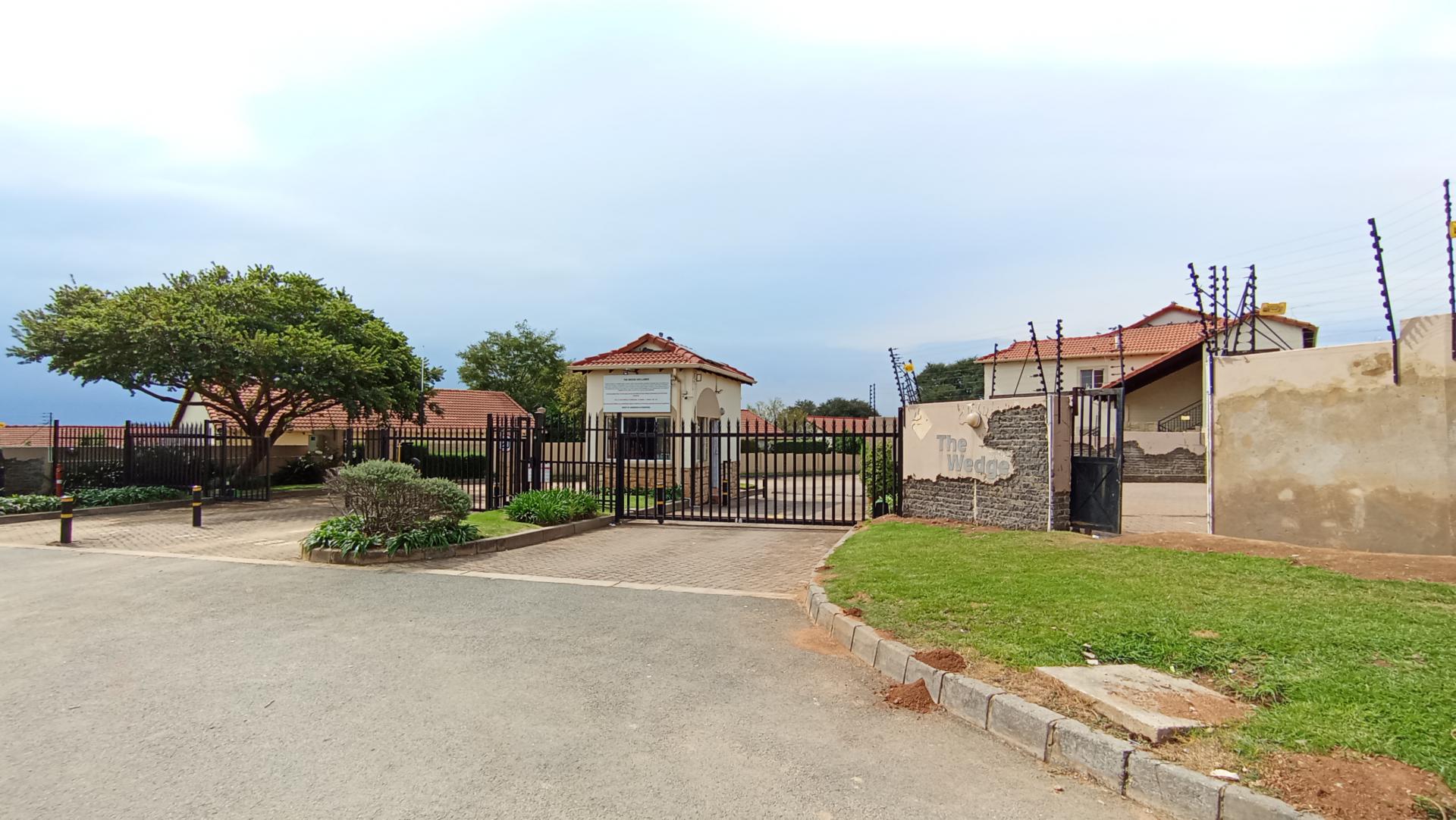Front View of property in Zandspruit