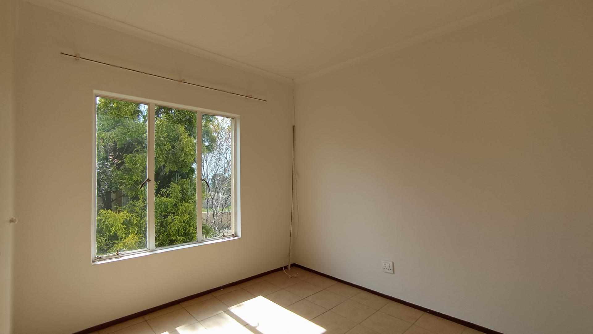 Bed Room 1 - 12 square meters of property in Zandspruit