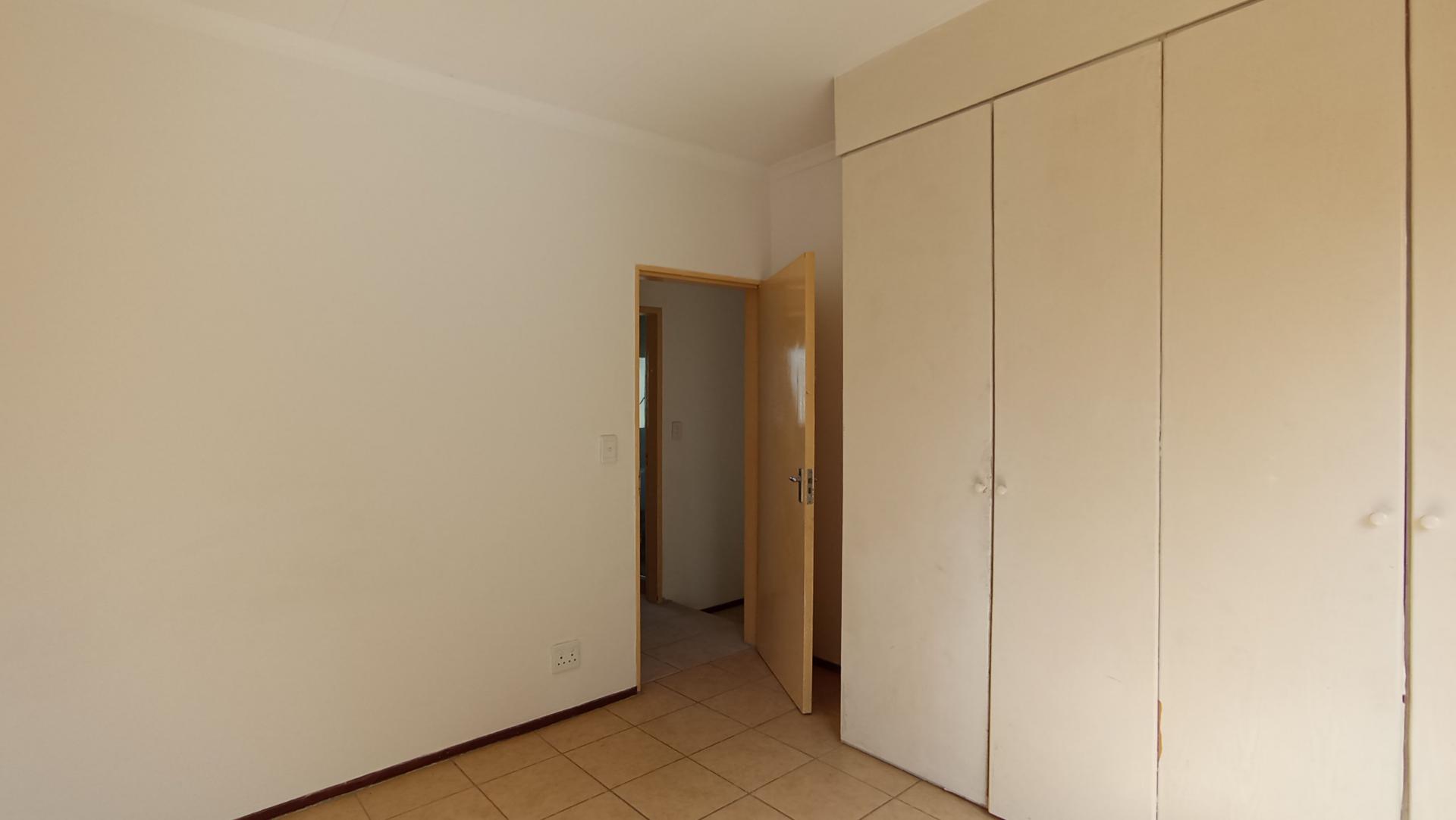 Bed Room 1 - 12 square meters of property in Zandspruit