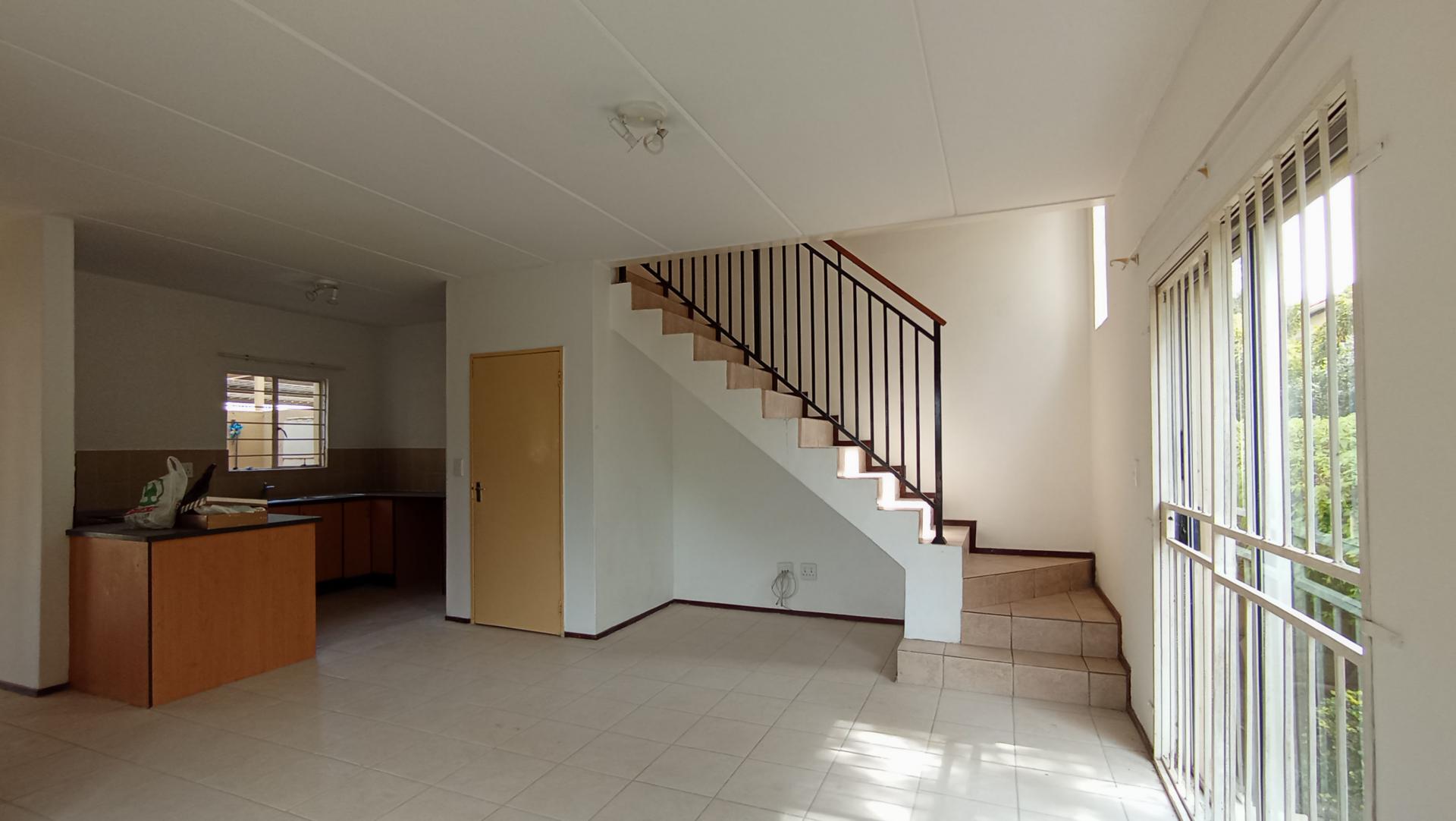 Lounges - 18 square meters of property in Zandspruit