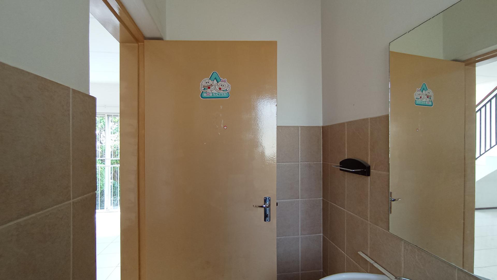 Guest Toilet - 3 square meters of property in Zandspruit